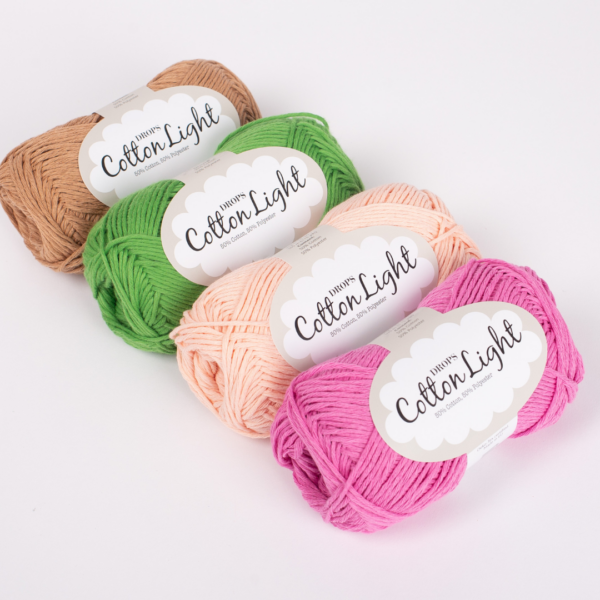 Cotton Light siulai - Siulų dama - siūlai mezgėjoms megzti kojines megztinius šalikus šalikas megztinis siūlų parduotuvė pigiausi siūlai geriausi pasiūlymai nemokama registracija - Siūlų Dama Siūlų pasaulis https://siuludama.lt Drops <strong>Sudėtis</strong>: 50 %  medvilnė, 50 % poliesteris <strong>Svoris/ilgis</strong>: 50 g apie 105 m <strong>Rekomenduojamas virbalų dydis</strong>: 4 mm <strong>Mezgimo tankumas</strong>: 10 x 10 mm = 21 akis x 28 eilės <strong>Priežiūra</strong>: galim skalbti mašina, max 40°C DRP-cottonlight