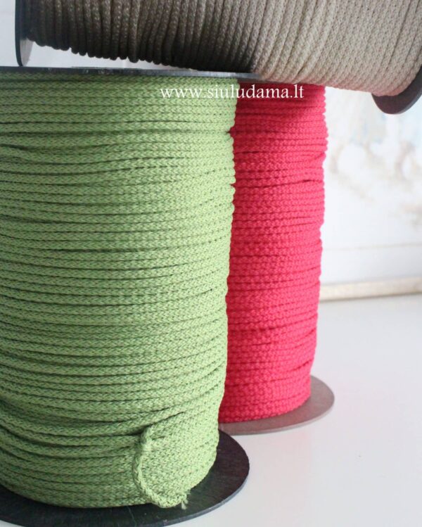 virve 3mm matine scaled - Siulų dama - siūlai mezgėjoms megzti kojines megztinius šalikus šalikas megztinis siūlų parduotuvė pigiausi siūlai geriausi pasiūlymai nemokama registracija - Siūlų Dama Siūlų pasaulis https://siuludama.lt <strong>Storis</strong>: 3 mm storio <strong>Ilgis</strong>:  200 metrų virvės ritėje <strong>Rekomenduojamas vąšelis:</strong> nuo 4 nr iki 5,5 nr (priklauso nuo norimo tamprumo) VRV-plona-3mm