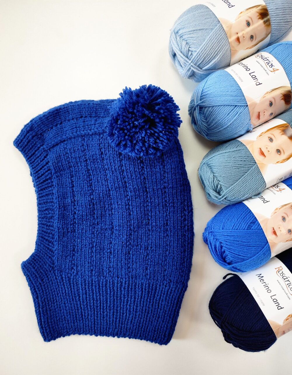 ROSARIOS4 MERINO LAND mezgimo siūlai plona 100% merino vilna vaikiški riešinėms 26 sodri mėlyna vaikiškas šalmukas kepurė dvigubas siūlas Siūlų dama Šiauliai tinka megzti mezgimo mašina Portugalija, skaroms