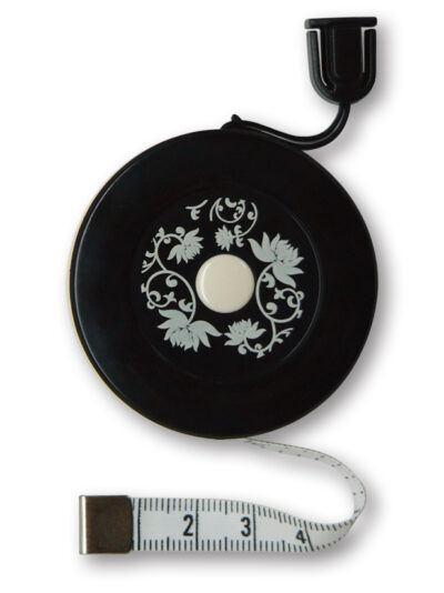 06427 Tape Measure with Magnet White Flower 1.5m 60inch - Siulų dama - siūlai mezgėjoms megzti kojines megztinius šalikus šalikas megztinis siūlų parduotuvė pigiausi siūlai geriausi pasiūlymai nemokama registracija - Siūlų Dama Siūlų pasaulis https://siuludama.lt SeeKnit 06428