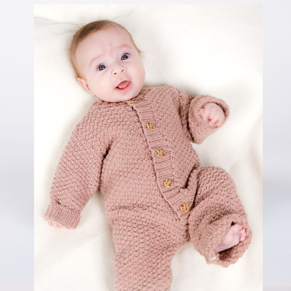 drops baby merino siulu dama - mezgimo siulai kudikiams vaikams - skalbiam a vilna - vilnoniai mezginiai skalbiami skalbimo masinoje merinosu vilna - siulai pledukui megztiniui - pastelines spalvos - siulai vasarai ziemai rudens mezginiai megztas kudikio kombinezonas