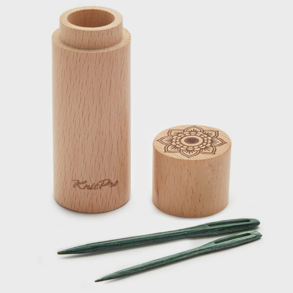 teal wooden darning needles beech wood container 2 1 - Siulų dama - siūlai mezgėjoms megzti kojines megztinius šalikus šalikas megztinis siūlų parduotuvė pigiausi siūlai geriausi pasiūlymai nemokama registracija - Siūlų Dama Siūlų pasaulis https://siuludama.lt KnitPro 36635
