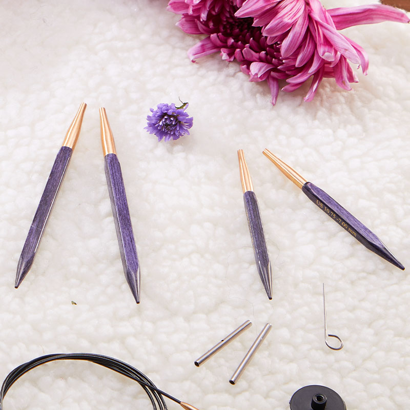 Nauji kvadratoniai prisukami virbalai violetines spalvos Knitpro Jadore Cubics siulu dama