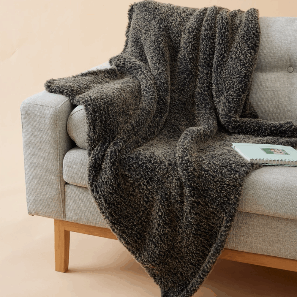 Phildar Phil Inuit 100% poliesteris dirbtinio kailio siulai svelnus siulai lengvi siulai purus siulai mezgimo siulai nerino siulai megztukams liemenems vaiku rubeliams pledams pagalvelems kepurems vaikiskiems zaislams interjero detalems siulu dama