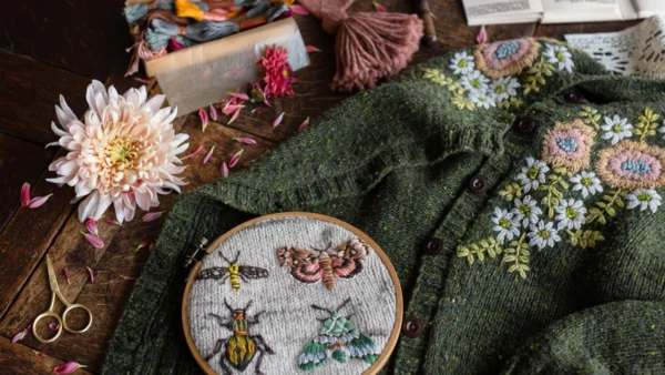 EmbroideryOnKnits SHawlisch 9292 laine siuludama - Siulų dama - siūlai mezgėjoms megzti kojines megztinius šalikus šalikas megztinis siūlų parduotuvė pigiausi siūlai geriausi pasiūlymai nemokama registracija - Siūlų Dama - SIŪLAI INTERNETU - Mezgimo priemonės - IŠPARDUOTUVĖ 🧶 Siūlų Dama - tavo mėgstamiausių siūlų bei mezgimo priemonių parduotuvė interente. Drops Phildar KnitPro Lana Gatto https://siuludama.lt Laine (Suomija) Laine-Embroidery siulu mazgas