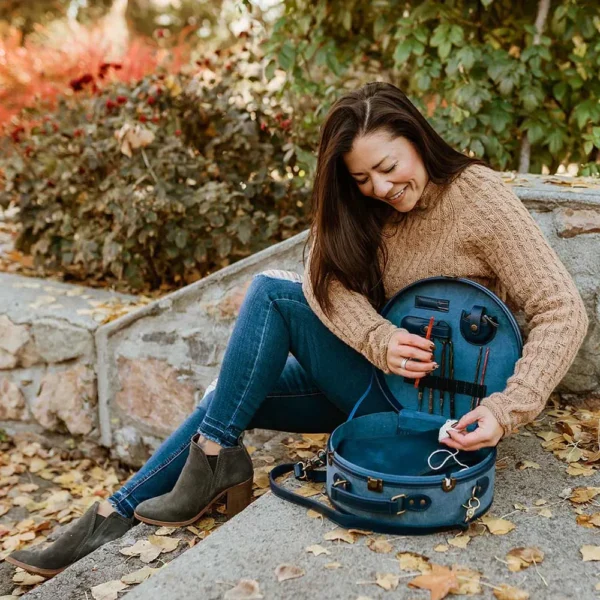 della q mezgeju lagaminas mezgio krepsys kelionei melynos spalvos siulu dama