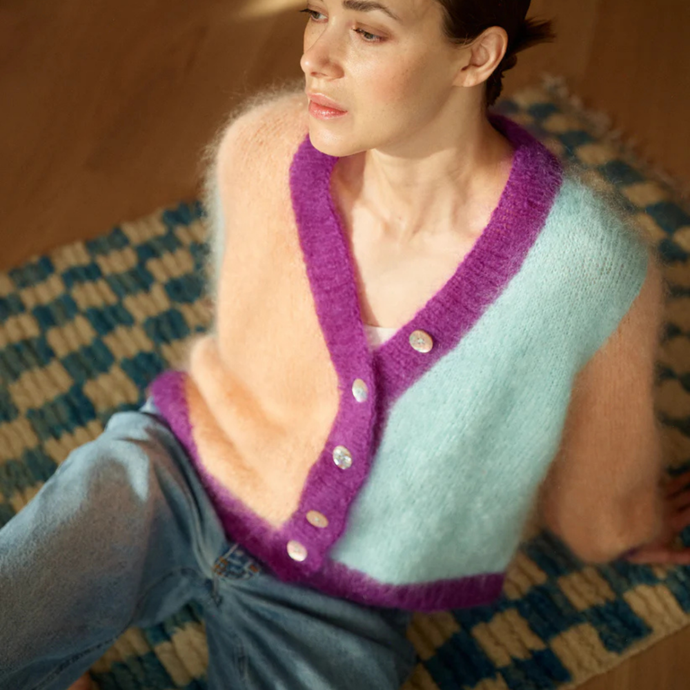52 Weeks of Sweaters. Laine Publishing mezgimo knyga mezgimo schemos pirstiniu saliku megztiniu mezgimo modeliu knyga rastu knyga siulu dama