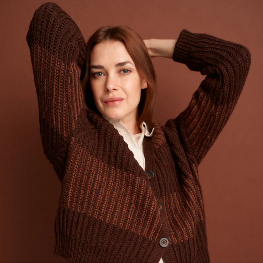52 Weeks of Sweaters. Laine Publishing mezgimo knyga mezgimo schemos pirstiniu saliku megztiniu mezgimo modeliu knyga rastu knyga siulu dama