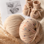 Rinkinys 100 % merino vilnos tapukai batukai pirmieji kudikiu batukai kojinytes su raisteliais mezginio aprasasymas kaip nusimegzti batukus lietuviskas aprasymas mezgimo siulu dama